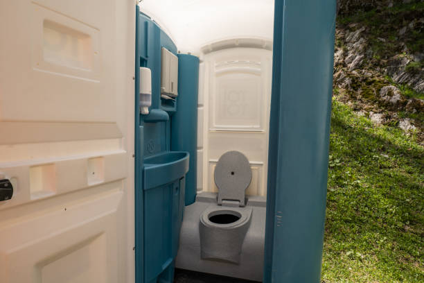 Best Portable restroom trailer rental  in Baldwin, MI